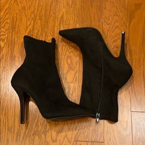 Lulu’s Stassy Black Suede Heels